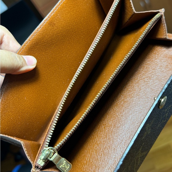 Louis vuitton Sarah Monogram long wallet with Duster and box included. 2CC slot - Picture 4 of 16